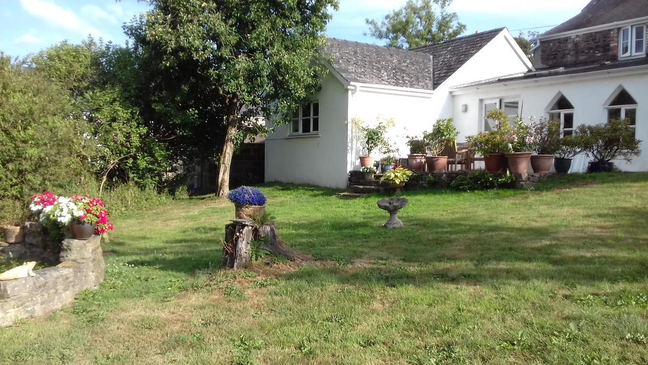 Hills Farm B&B Laugharne Exterior photo